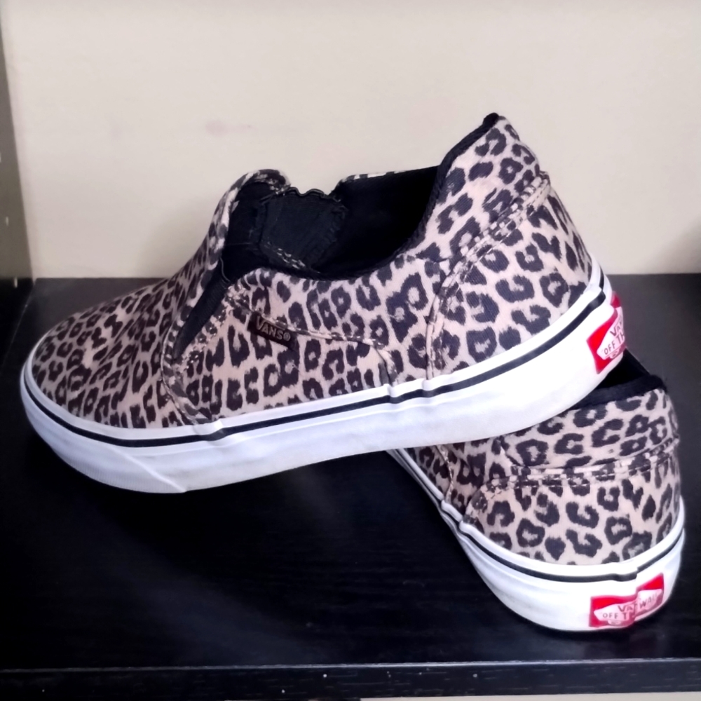 26. Vans Asher Deluxe Cheetah Deluxe Comfort slip on sz 9